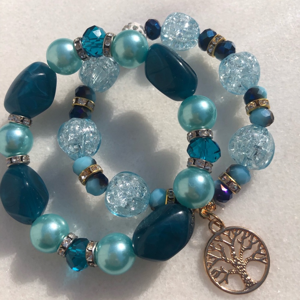 Beautiful lightweight blue beaded bracelets.  Fun and pretty bracelets. - Picture 9 of 9